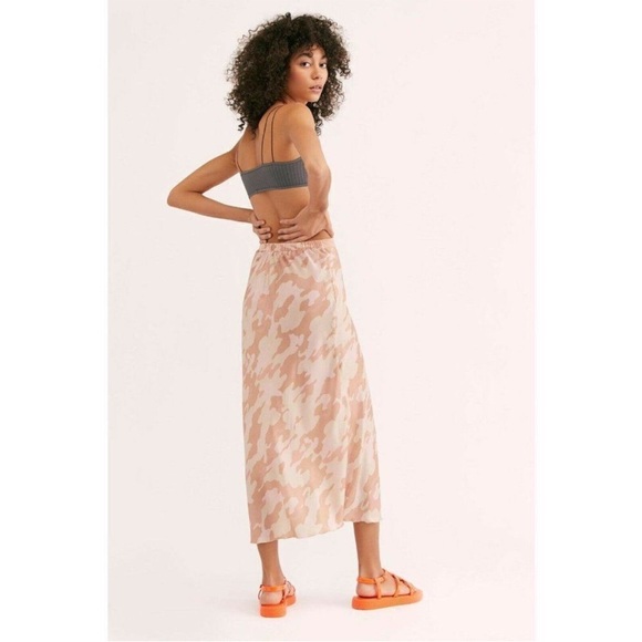 Free People Kendall Pink Camo Midi Skirt Size Large - Picture 2 of 4